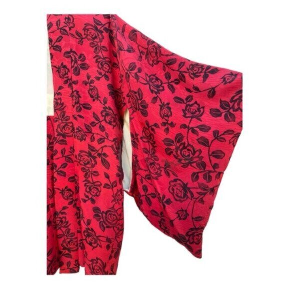 Vintage Silk Red & Black Floral Pattern Short Kimono - Picture 6 of 9